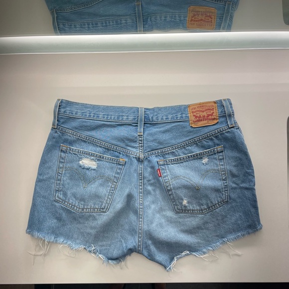 Levi’s cut off shorts - Picture 2 of 3